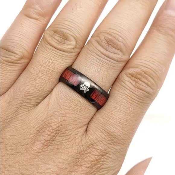 MENS BLACK PLATED TITANIUM RING WITH WHISKEY 🥃 BARREL INSIDE - Picture 6 of 9